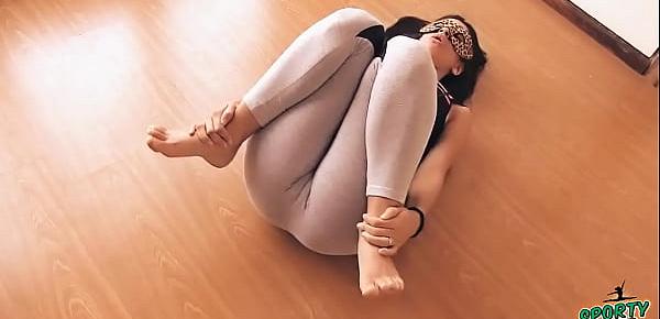  Big Botty Teen In Tight Yoga Pants Stretching Her Hot Cameltoe!